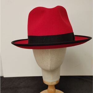 MEN'S MONTIQUE RED 100% WOOL FELT 2 1/2" BRIM BLACK TRIM FEDORA HAT.